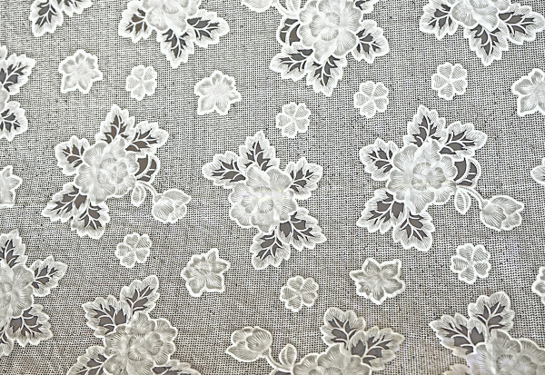 Клеенка EASY LACE XNT-019F  ажурная ПВХ белая 1,32*22м